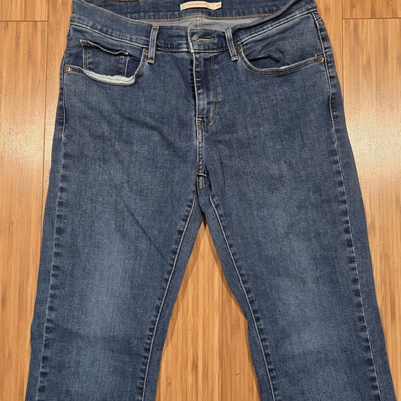 Levis Blue Jeans - Picture 3 of 9